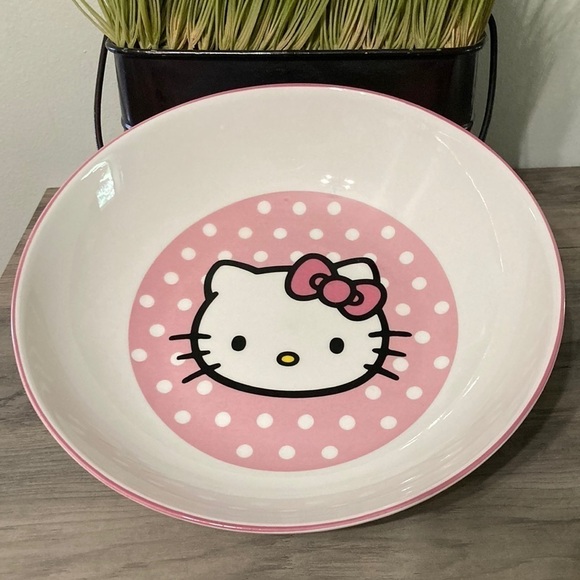 CLEARANCE CLOSE OUT SALE! HELLO KITTY LARGE CERAMIC PASTA BOWL - Picture 1 of 8